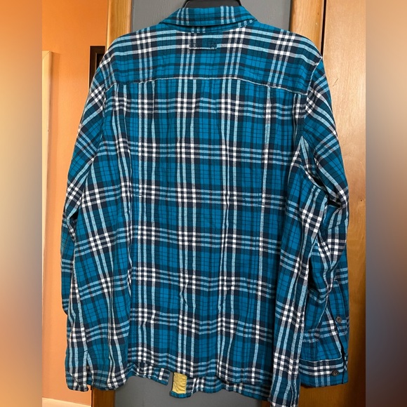 3 Womens or teen girls flannel shirts - Picture 3 of 10